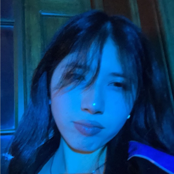 Profile Picture of Ariel Shepherdson (@ariel_ms) on Poshmark