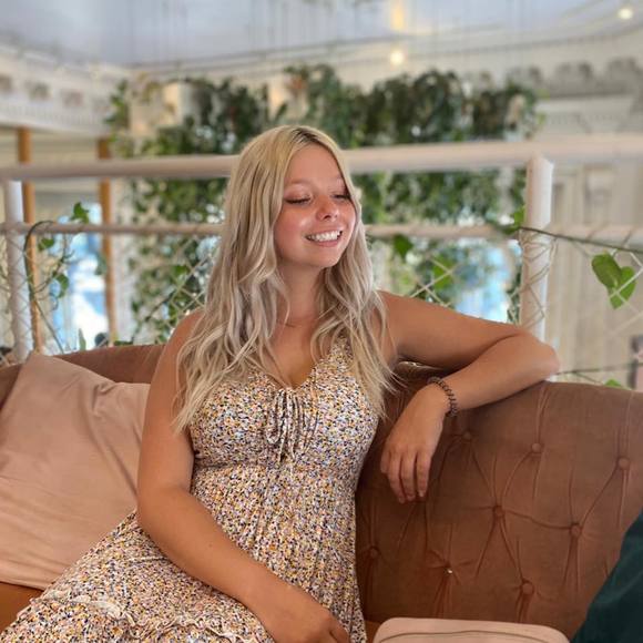 Profile Picture of Veronique l Ecuyer (@vecuyer) on Poshmark