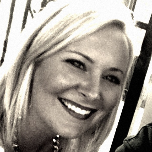 Profile Picture of Nikki Polychron (@nikkip501) on Poshmark