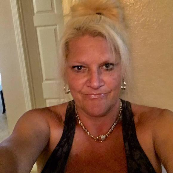 Profile Picture of Kimberly Hughes-threadgill (@kimthreadgill) on Poshmark