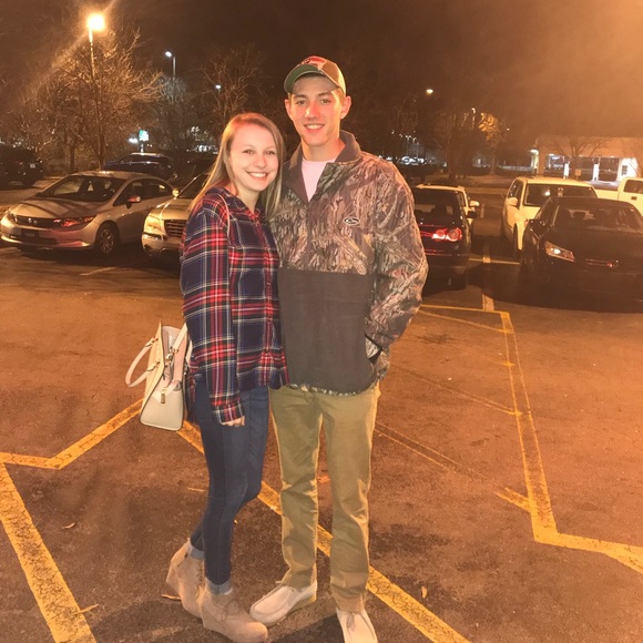 Profile Picture of Haley Walker (@haleyywalker) on Poshmark