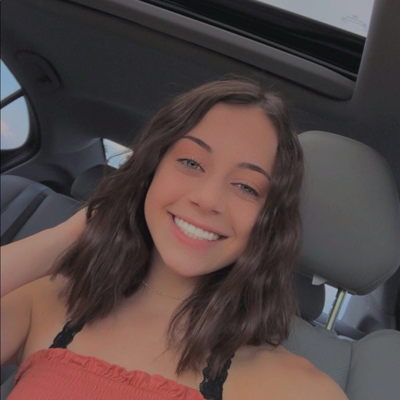 Profile Picture of Kyla Wygant (@kyla_mw) on Poshmark