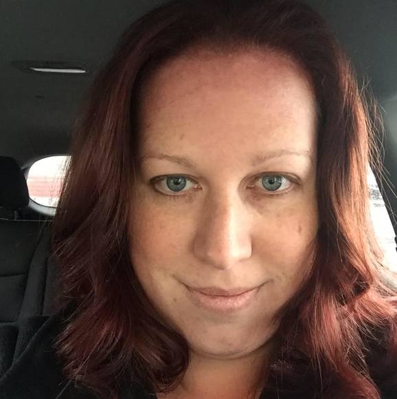 Profile Picture of Erin Lylyk (@erinlylyk) on Poshmark