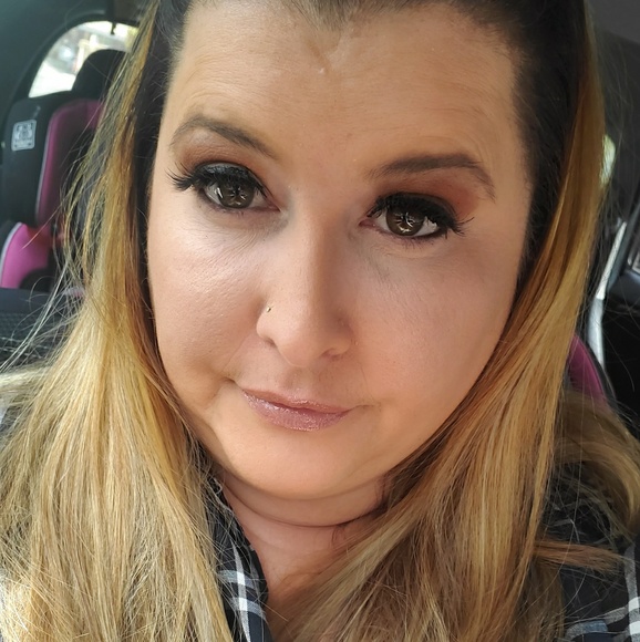 Profile Picture of Shawnnen Frasier (@shawnnen) on Poshmark