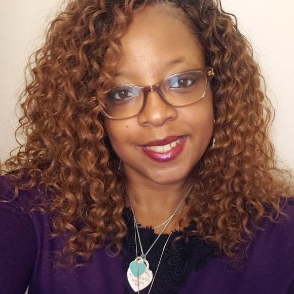 Profile Picture of Gladys Evans (@gladysgenean) on Poshmark