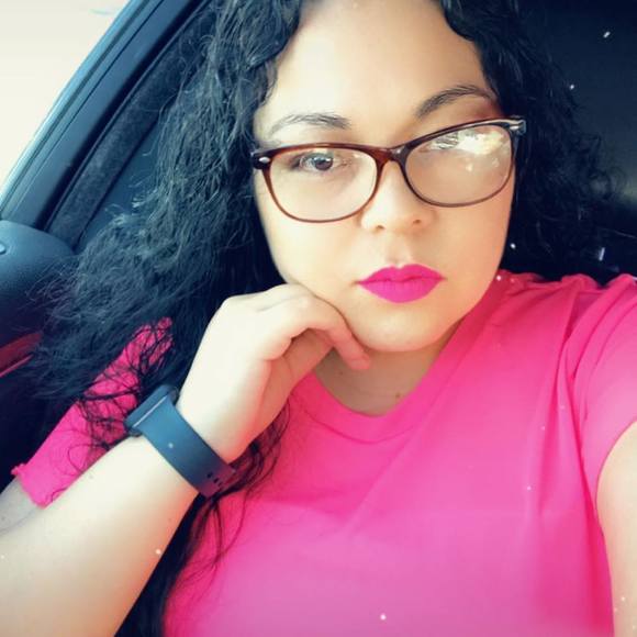 Profile Picture of Mariel Hernandez (@mariel_h) on Poshmark