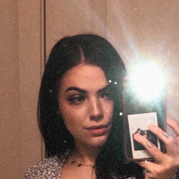 Profile Picture of Hanah Fierstos (@babieeluvv) on Poshmark