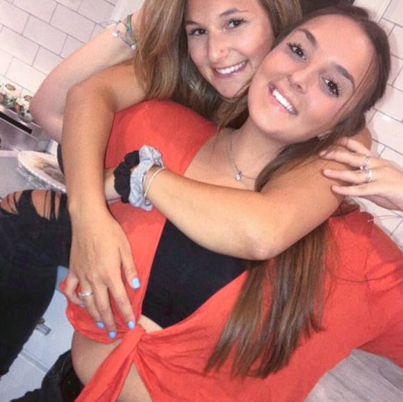 Profile Picture of Chrysta Barbaro (@xochrystaox143) on Poshmark