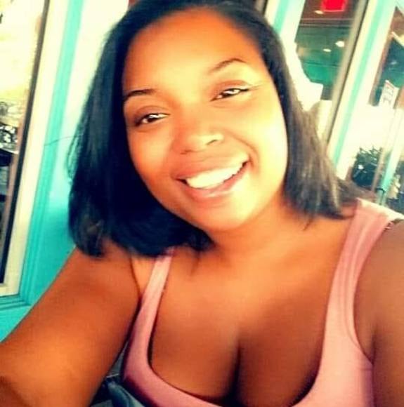 Profile Picture of Erica Trinidad (@laericat) on Poshmark