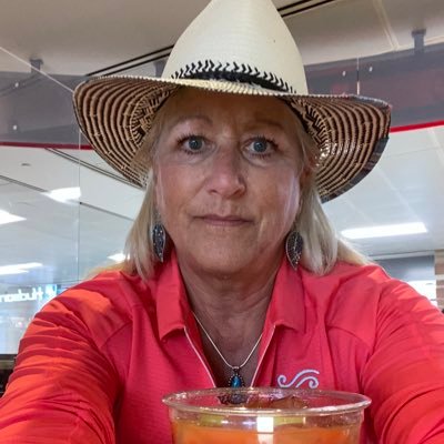 Profile Picture of Vicki Jensen (@VickiJe63093350) on Twitter