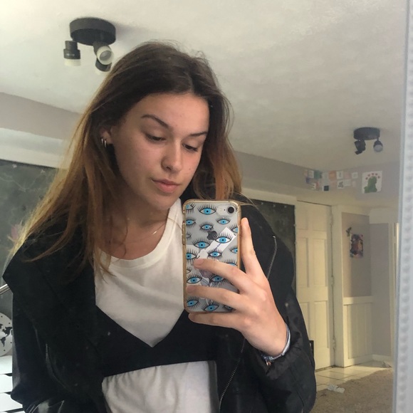 Profile Picture of Violette Dirringer (@violettedrg) on Poshmark
