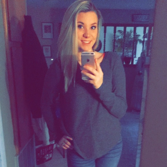 Profile Picture of Haley Hanson (@hhanson79) on Poshmark
