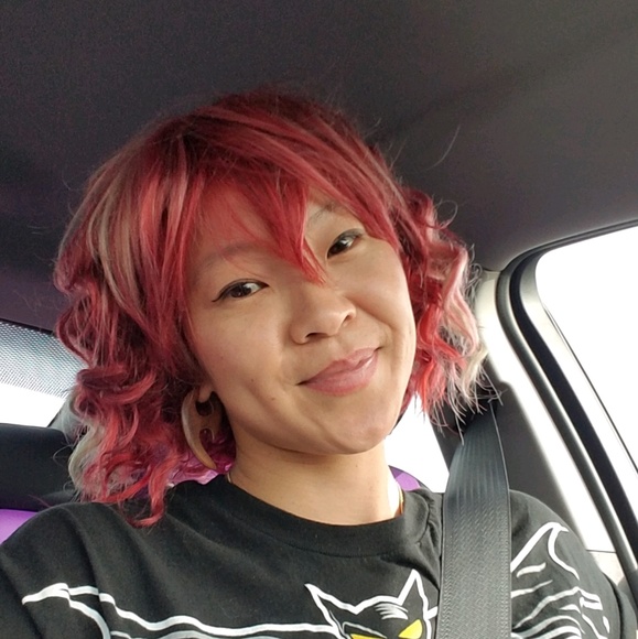 Profile Picture of Angela Trinh (@yumyumorange) on Poshmark