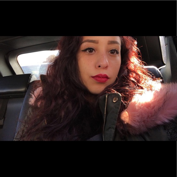 Profile Picture of Daniela Pereira (@daniela_pereira) on Poshmark