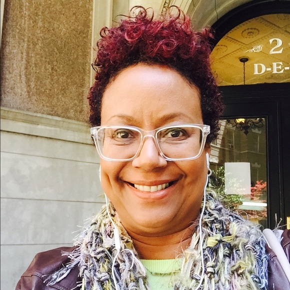Profile Picture of Harriette Cole (@coolcoleclothes) on Poshmark