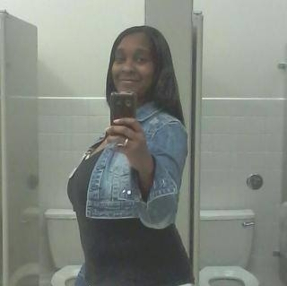 Profile Picture of Trinette Rackley (@trackley015) on Poshmark