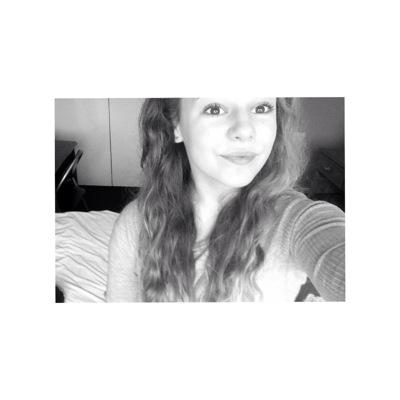 Profile Picture of Phoebe James (@phoebejames2045) on Twitter