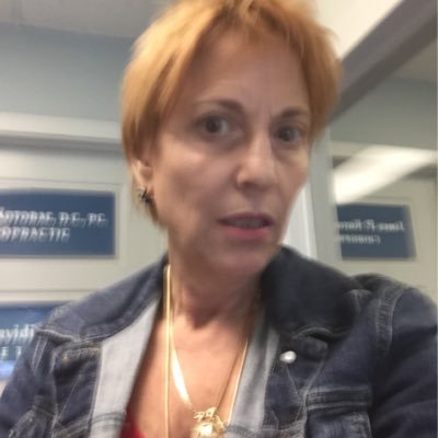 Profile Picture of Lori Carroll Bello (@Loribiscuits) on Twitter