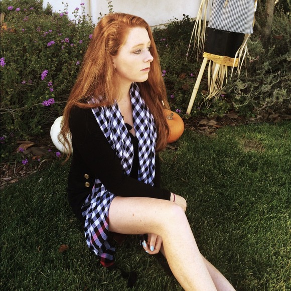 Profile Picture of Cynthia Navis (@cynthialn) on Poshmark