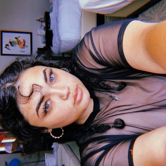 Profile Picture of Kendall Donoher (@kennabis) on Poshmark