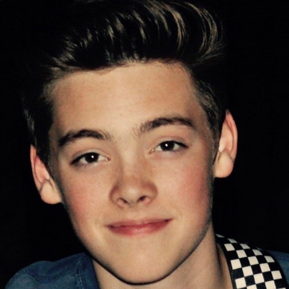 Profile Picture of Chris Derry (@dopeformula) on Poshmark