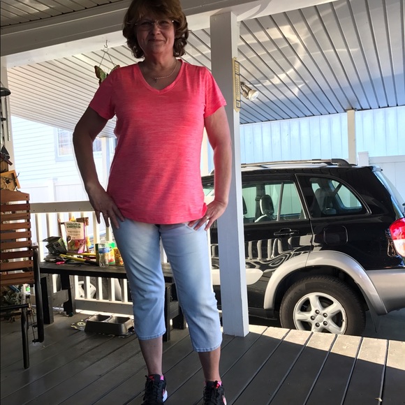 Profile Picture of Pamela Morrison (@pamsuemor) on Poshmark