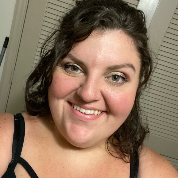 Profile Picture of Dayna Long (@daynalong33) on Poshmark