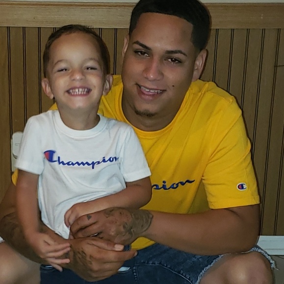 Profile Picture of Michael Fernandez (@micferndz27) on Poshmark