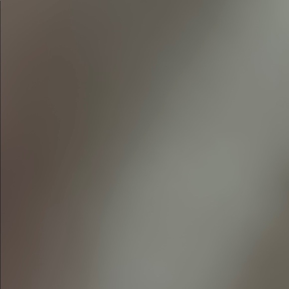 Profile Picture of Kristelle Alvarez (@kristelle_a) on Poshmark