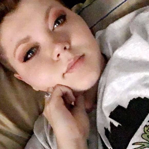 Profile Picture of Destiny Bolda (@mrsbolda2017) on Poshmark