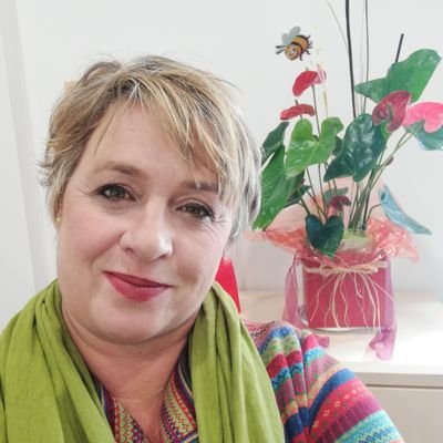 Profile Picture of Iris Schwartz (@diverin66) on Twitter