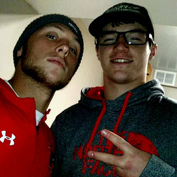 Profile Picture of Tyler Stiles (@tylerzsti) on Poshmark