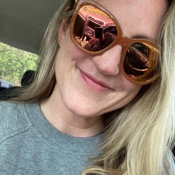 Profile Picture of Jess Hughes (@jyjhughes) on Poshmark