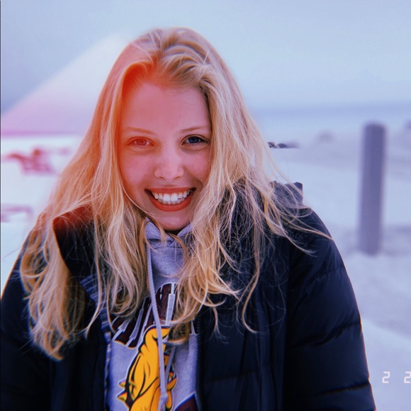 Profile Picture of Morgan Gibbs (@morgibbs) on Poshmark