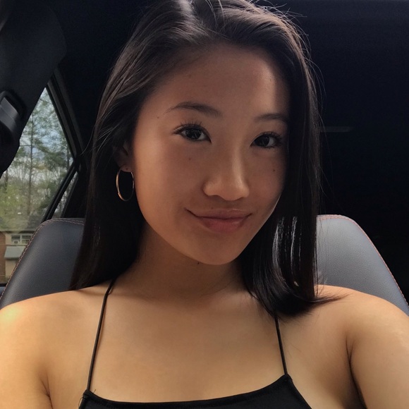 Profile Picture of Angel Lin (@angelsnemeton) on Poshmark