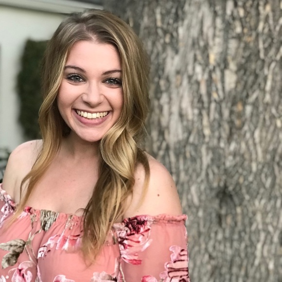 Profile Picture of Savannah Patick (@savannahpatick) on Poshmark