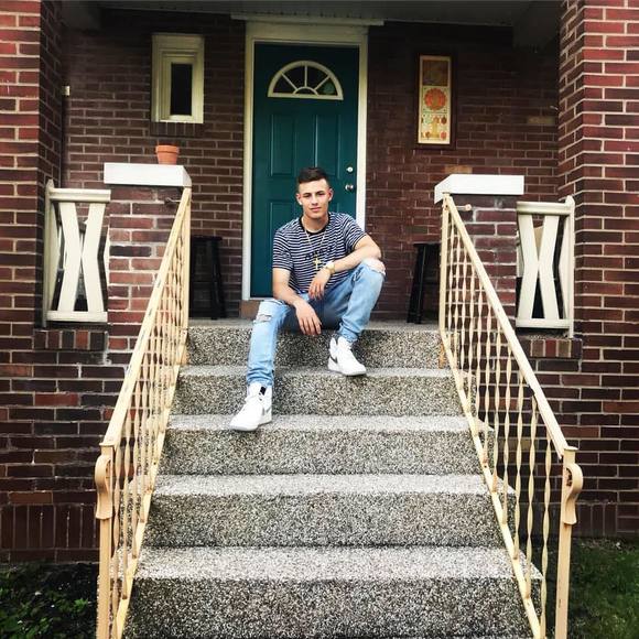 Profile Picture of Elijah Bezayiff (@elijahb1400) on Poshmark