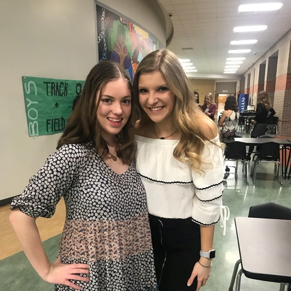 Profile Picture of Lily Thompson (@lilythompson16) on Poshmark