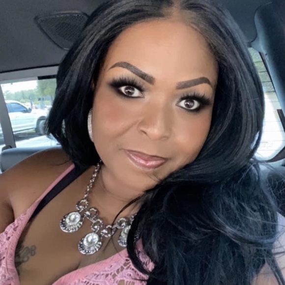 Profile Picture of Adrienne Wright (@adrienne725) on Poshmark