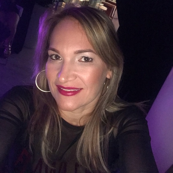 Profile Picture of Mildred Arias (@ariasmildred24) on Poshmark
