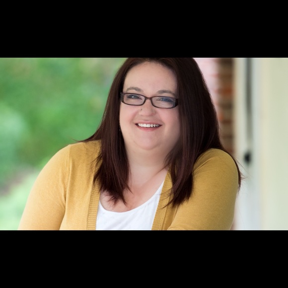 Profile Picture of Alyssa Hilburn (@ahilb) on Poshmark