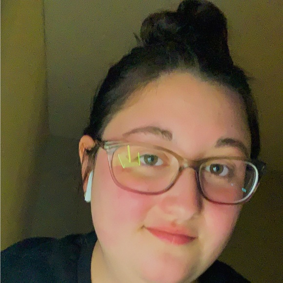 Profile Picture of Audrey Pilon (@audreypilon266) on Poshmark