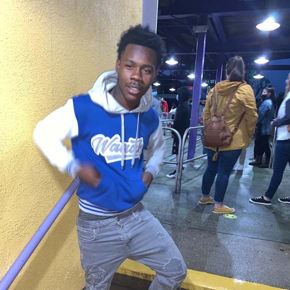 Profile Picture of Anthony Chisholm (@anthonychisholm) on Poshmark