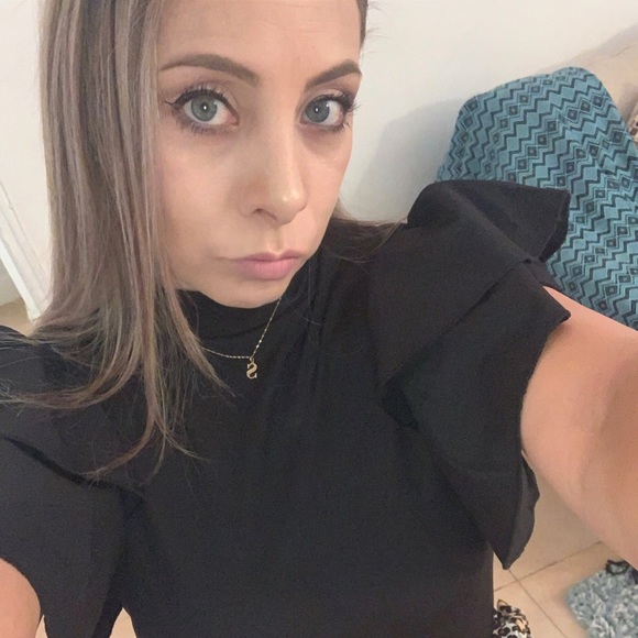 Profile Picture of Rocio Balbin (@rocio_balbin) on Poshmark