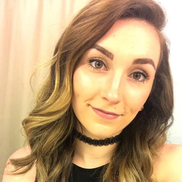 Profile Picture of Brianna Hicks (@brihicks08) on Poshmark
