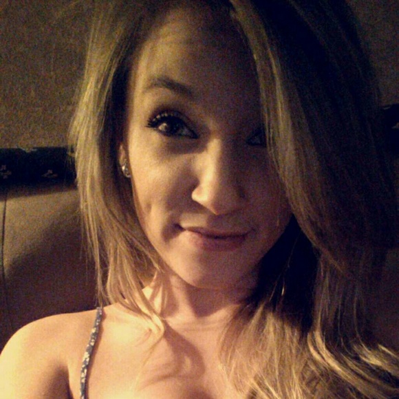 Profile Picture of Melissa Hulings (@mhulings) on Poshmark