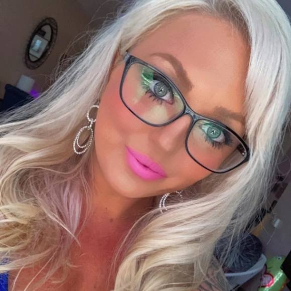 Profile Picture of Katie Kosarue (@katekosarue) on Poshmark