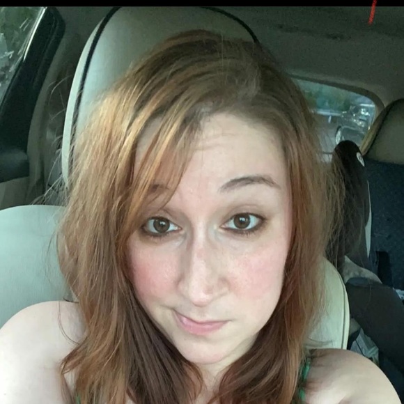 Amanda Degrasse - Poshmark Profile Picture of Amanda Degrasse (@amanda_degrasse) on Poshmark