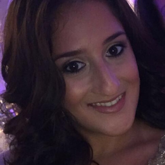 Profile Picture of Michelle Laringa (@mlaringa) on Poshmark