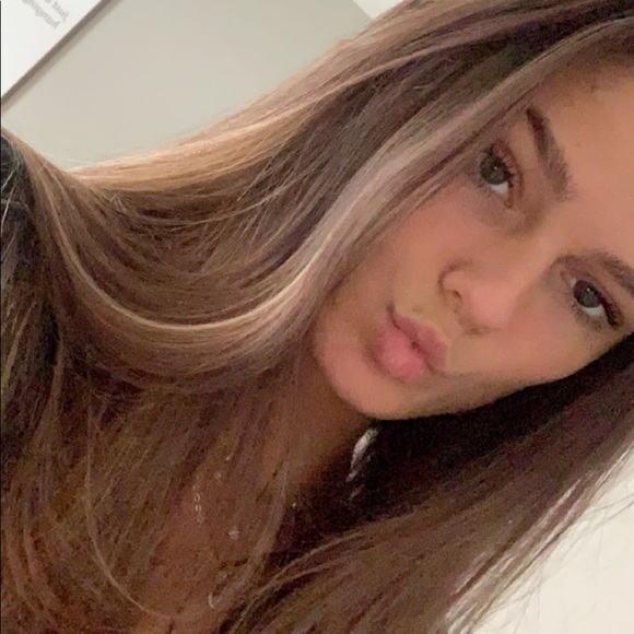 Profile Picture of Skye Ekes (@skye_ekes) on Poshmark